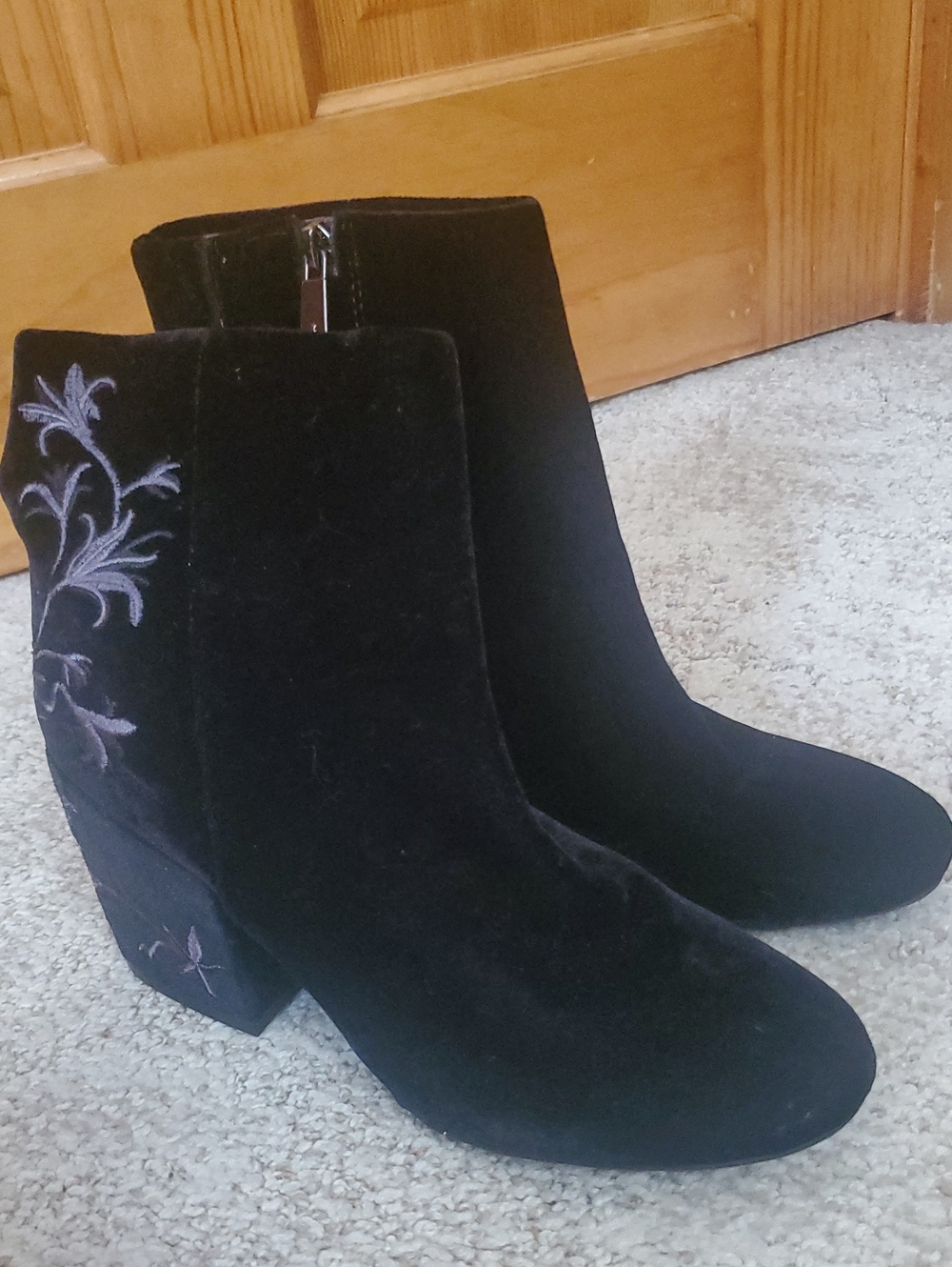 Kenneth Cole Renna Black Velvet Embroidered Ankle Boots - Size 8.5